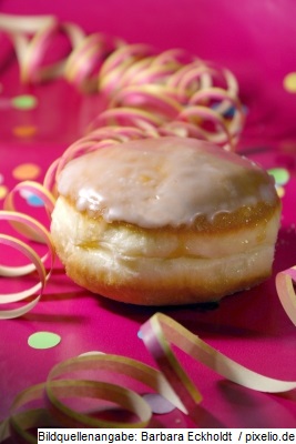 Krapfen mit pinken Hintergrund